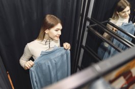 person-frau-einkaufen-zimmer-3865951 person-frau-einkaufen-zimmer-3865951